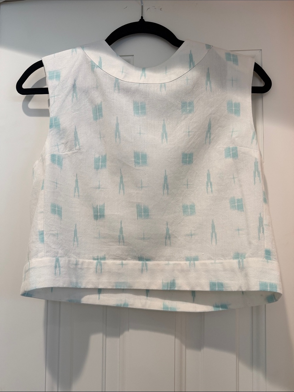 Julia Amory White Sleeveless Top with Light Blue Geometric Print